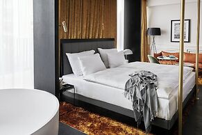 Roomers Munich, Autograph Collection