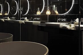 Roomers Munich, Autograph Collection