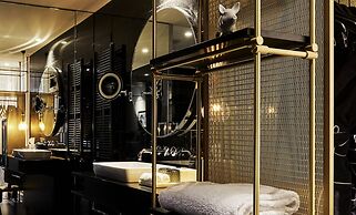 Roomers Munich, Autograph Collection