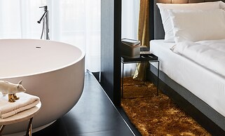 Roomers Munich, Autograph Collection