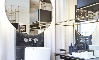 Roomers Munich, Autograph Collection