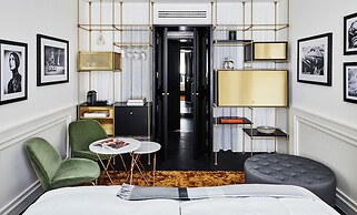 Roomers Munich, Autograph Collection