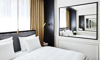 Roomers Munich, Autograph Collection