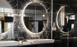 Roomers Munich, Autograph Collection