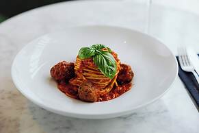 Roomers Munich, Autograph Collection