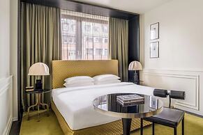 Roomers Munich, Autograph Collection