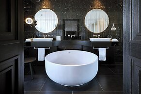 Roomers Munich, Autograph Collection