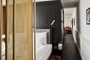 Roomers Munich, Autograph Collection