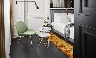 Roomers Munich, Autograph Collection