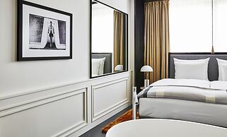 Roomers Munich, Autograph Collection