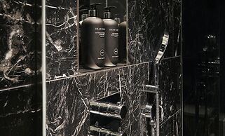 Roomers Munich, Autograph Collection