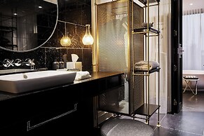 Roomers Munich, Autograph Collection