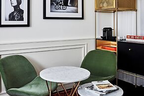 Roomers Munich, Autograph Collection