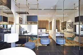 Roomers Munich, Autograph Collection