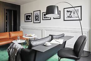 Roomers Munich, Autograph Collection