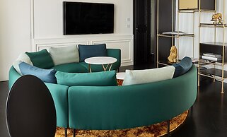 Roomers Munich, Autograph Collection