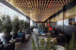 Roomers Munich, Autograph Collection