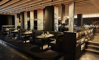 Roomers Munich, Autograph Collection