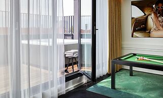 Roomers Munich, Autograph Collection