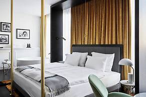 Roomers Munich, Autograph Collection