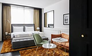 Roomers Munich, Autograph Collection