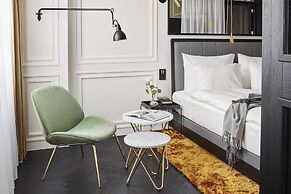 Roomers Munich, Autograph Collection