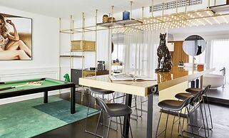 Roomers Munich, Autograph Collection