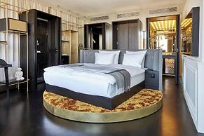 Roomers Munich, Autograph Collection