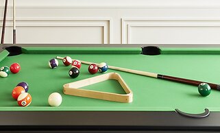 Roomers Munich, Autograph Collection