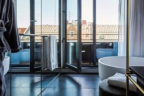 Roomers Munich, Autograph Collection