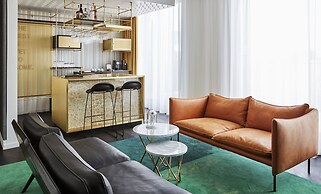 Roomers Munich, Autograph Collection