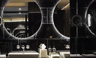 Roomers Munich, Autograph Collection