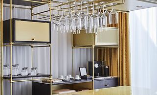 Roomers Munich, Autograph Collection