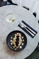 Roomers Munich, Autograph Collection