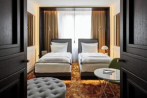 Roomers Munich, Autograph Collection