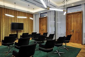 Roomers Munich, Autograph Collection