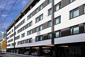 Roomers Munich, Autograph Collection