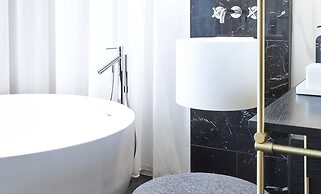 Roomers Munich, Autograph Collection