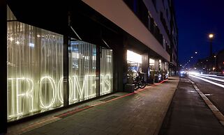Roomers Munich, Autograph Collection