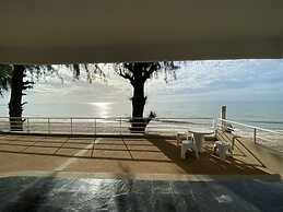 Sandy Beach Condo 17D