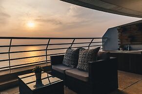 Sandy Beach Condo 17D