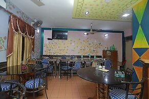 Capital O 6077 Hotel Ashraya