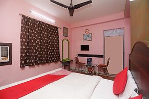 Capital O 6077 Hotel Ashraya