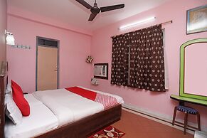 Capital O 6077 Hotel Ashraya