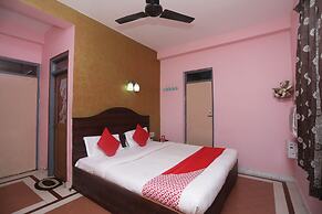 Capital O 6077 Hotel Ashraya