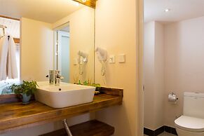 C'est La Vie Boutique Inn