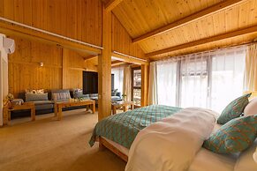 C'est La Vie Boutique Inn