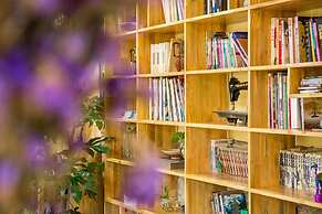 C'est La Vie Boutique Inn