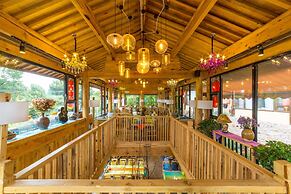 C'est La Vie Boutique Inn