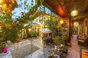 C'est La Vie Boutique Inn